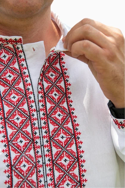 Вишиванка чоловіча лляна Козацька (L)96-100 біла з червоно-чорним орнаментом (81019876196) - Фото 3 Вишиванка чоловіча лляна Козацька (L)96-100 біла з червоно-чорним орнаментом (81019876196) - зображення 3