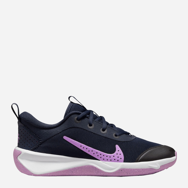 Buty sportowe młodzieżowe dla dziewczynki Nike Omni Multi-Court DM9027-401 37.5 (5Y US) Czarne (196608408628) - obraz 1