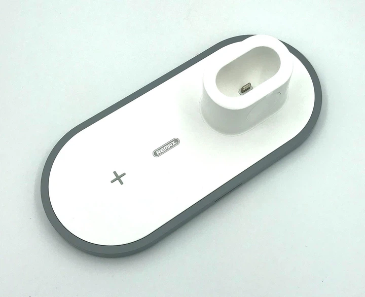 Бездротовий зарядний пристрій Remax RP-W13 3 в 1 для iPhone / Apple Watch / AirPods - зображення 2