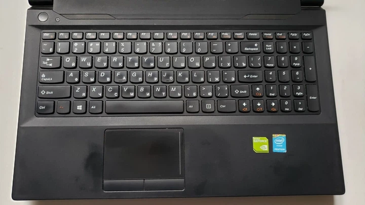 Ноутбук Lenovo B590 / 15.6" (1366x768) TN / Intel Pentium 2030M (2 ядра по 2.5 GHz) / 8 GB DDR3 / 256 GB SSD / nVidia GeForce GT 720M, 1 GB DDR3, 64-bit / WebCam б/у - Фото 3 Ноутбук Lenovo B590 / 15.6" (1366x768) TN / Intel Pentium 2030M (2 ядра по 2.5 GHz) / 8 GB DDR3 / 256 GB SSD / nVidia GeForce GT 720M, 1 GB DDR3, 64-bit / WebCam б/у - изображение 3