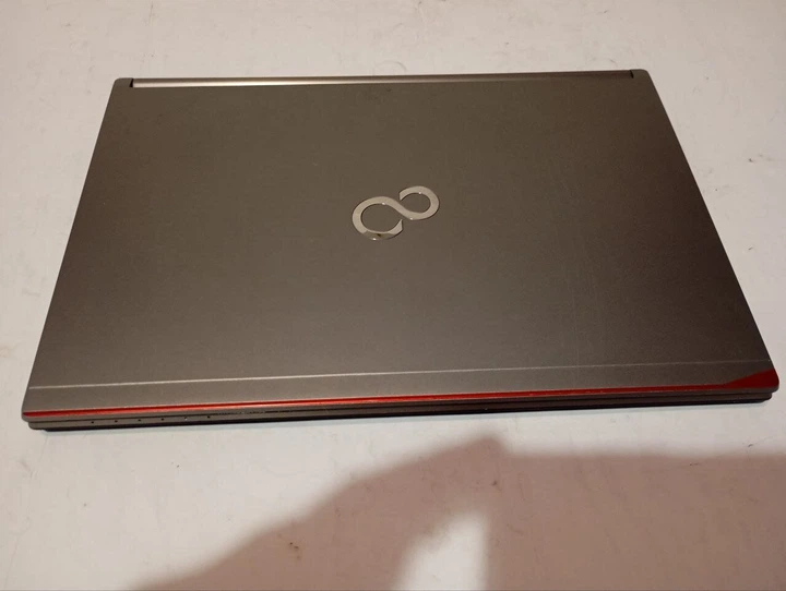 Ноутбук Б-класс Fujitsu LifeBook E744 / 14" (1600x900) TN / Intel Core i5-4310M (2 (4) ядра по 2.7 - 3.4 GHz) / 8 GB DDR3 / 128 GB SSD / Intel HD Graphics 4600 / WebCam б/у - изображение 4