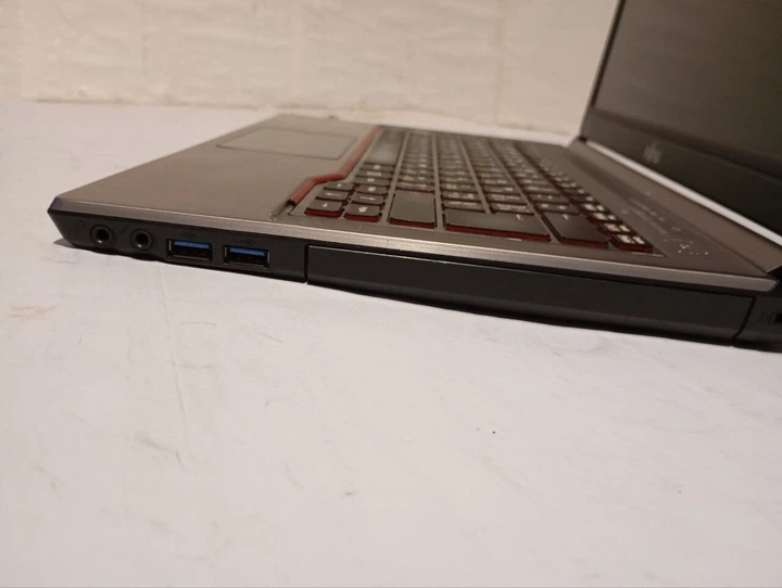 Ноутбук Б-класс Fujitsu LifeBook E744 / 14" (1600x900) TN / Intel Core i5-4310M (2 (4) ядра по 2.7 - 3.4 GHz) / 8 GB DDR3 / 128 GB SSD / Intel HD Graphics 4600 / WebCam б/у - изображение 6
