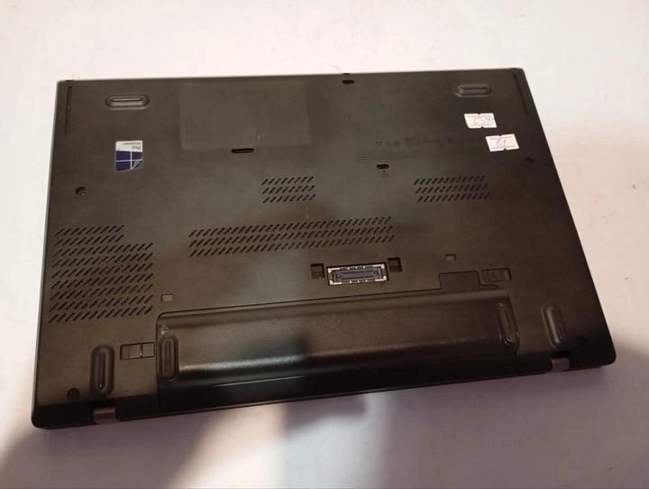 Ультрабук Б-класс Lenovo Thinkpad T450 / 14" (1366x768) TN / Intel Core i5-5200U (2 (4) ядра по 2.2 - 2.7 GHz) / 8 GB DDR3 / 240 GB SSD / Intel HD Graphics 5500 / WebCam б/у - Фото 5 Ультрабук Б-класс Lenovo Thinkpad T450 / 14" (1366x768) TN / Intel Core i5-5200U (2 (4) ядра по 2.2 - 2.7 GHz) / 8 GB DDR3 / 240 GB SSD / Intel HD Graphics 5500 / WebCam б/у - изображение 5