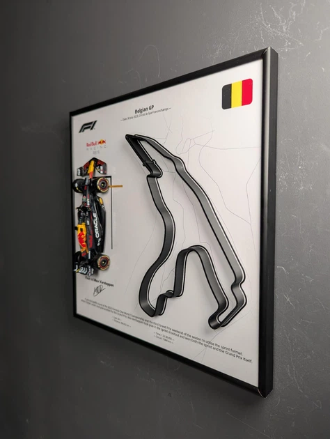 Коллекционная Модель Bburago с Рамкой Держателем 2в1 на Стену или Полку с Red Bull RACING RB19 и 3D Трассой Belgian GP "Circuit de Spa-Francorchamps" / Сезон 2023 Season Model Car #1 Max Verstappen / Макс Ферстаппен - изображение 8