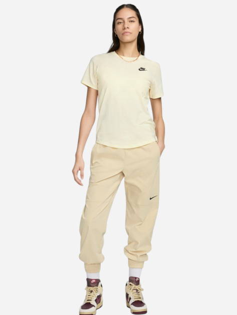 Футболка бавовняна жіноча Nike Sportswear Club Essentials DX7902-113 M Бежева (196608537632) - зображення 3