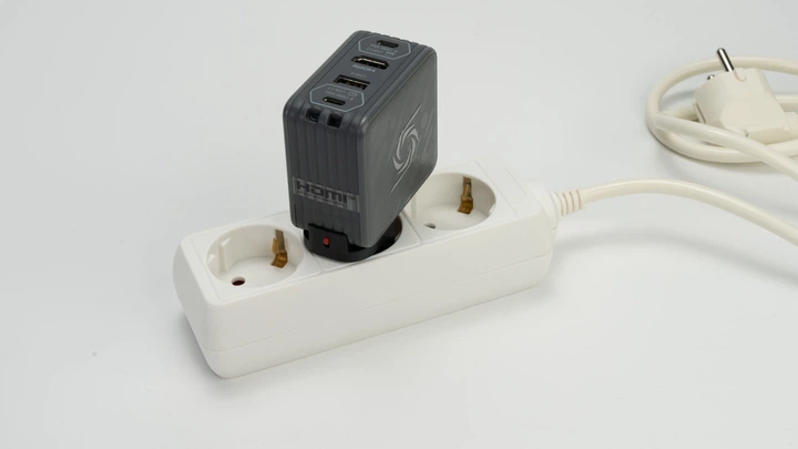 Ładowarka sieciowa AverMedia GC313 Core Go 2xUSB-C USB-A HDMI PD3.0 100 W + kabel 2 m Black (40AAGC313AWN) - obraz 8