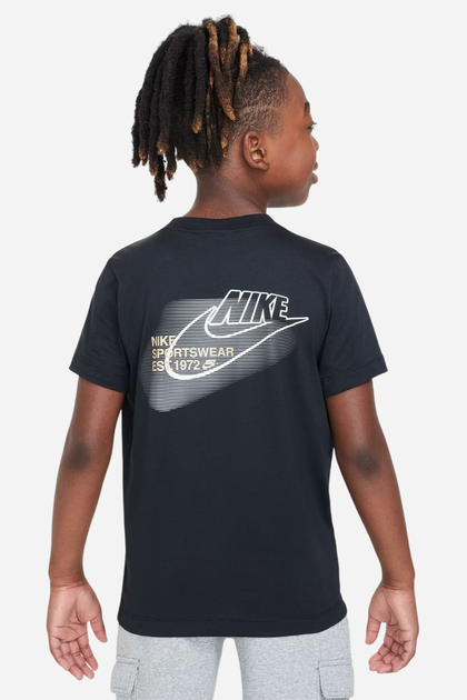 Детская футболка для мальчика Nike B Nsw Si Graphic Tee HM4338-011 128-137 см S Черная (197602348866) - Фото 6 Детская футболка для мальчика Nike B Nsw Si Graphic Tee HM4338-011 128-137 см S Черная (197602348866) - изображение 6