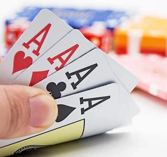 Гральні карти 88х55 мм (54 шт. із пластиковим покриттям) – фото