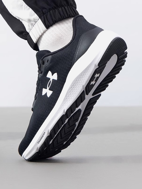 Чоловічі кросівки для бігу Under Armour UA Charged Pursuit 4 3028254-001 42.5 (9US) Чорні (197778740853) - зображення 4