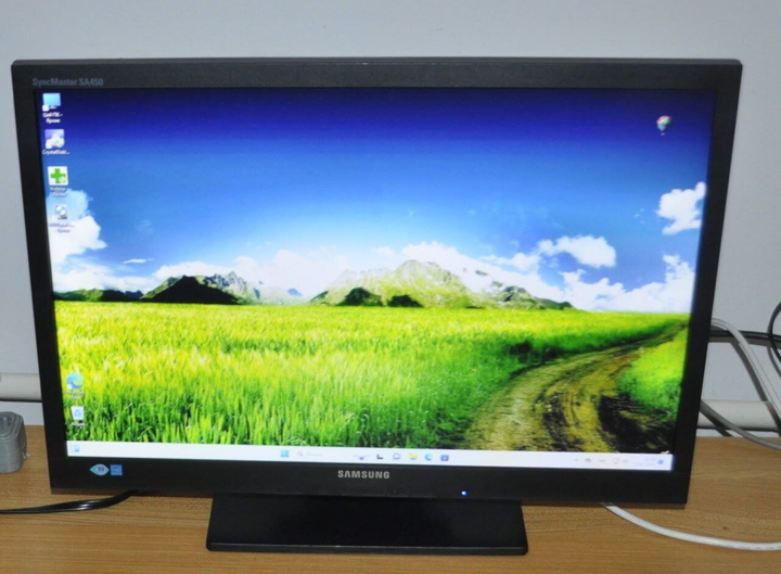 Монитор Б-класс Samsung SyncMaster S22A450BW / 22" (1680x1050) TN / VGA, DVI / VESA 100x100 + Кабели (VGA или DVI на выбор), блок питания и кабель питания б/у - изображение 2