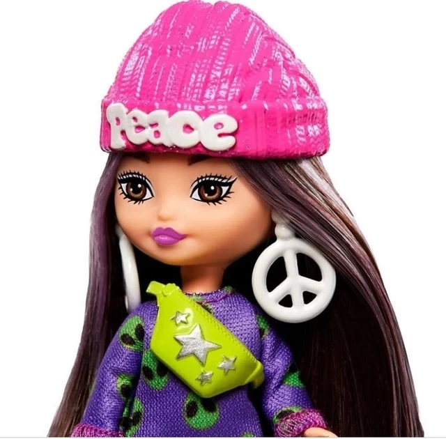Кукла Barbie Extra Minis Brunette with Alien Sweater Dress - Фото 3 Кукла Barbie Extra Minis Brunette with Alien Sweater Dress - изображение 3