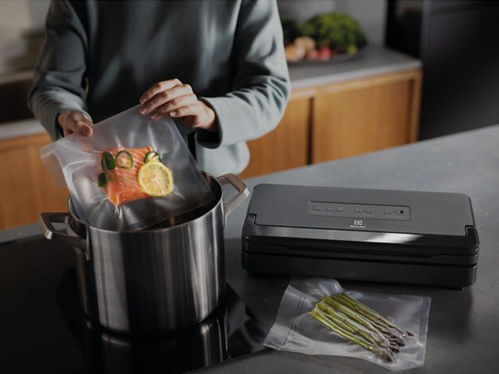 Вакууматор ELECTROLUX E6VS1-6AG - зображення 4