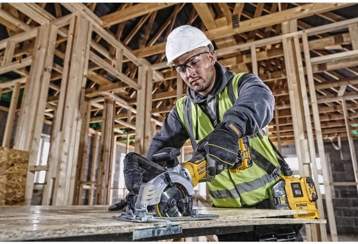 Пила дисковая аккумуляторная бесщеточная DeWALT DCS571N - изображение 5