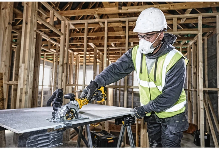 Пила дисковая аккумуляторная бесщеточная DeWALT DCS571N - изображение 6