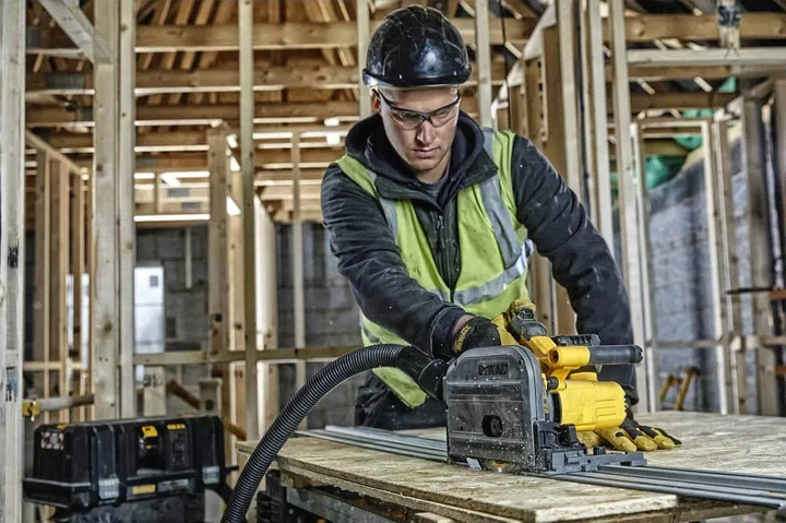 Аккумуляторная циркулярная пила DeWALT DCS520NT - Фото 4 Аккумуляторная циркулярная пила DeWALT DCS520NT - изображение 4