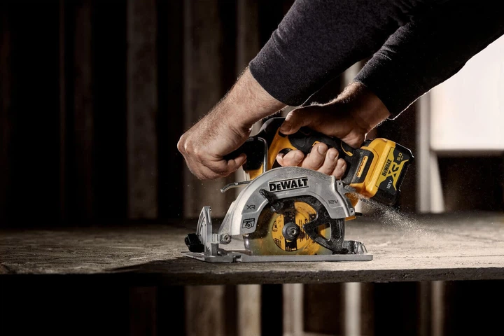 Дискова акумуляторна пила DeWALT DCS512P2 - зображення 4