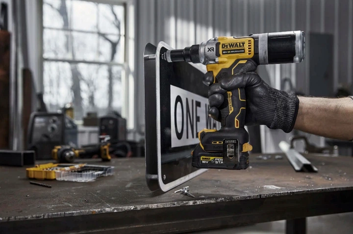 Аккумуляторный заклепочник DeWALT DCF414NT - Фото 7 Аккумуляторный заклепочник DeWALT DCF414NT - изображение 7