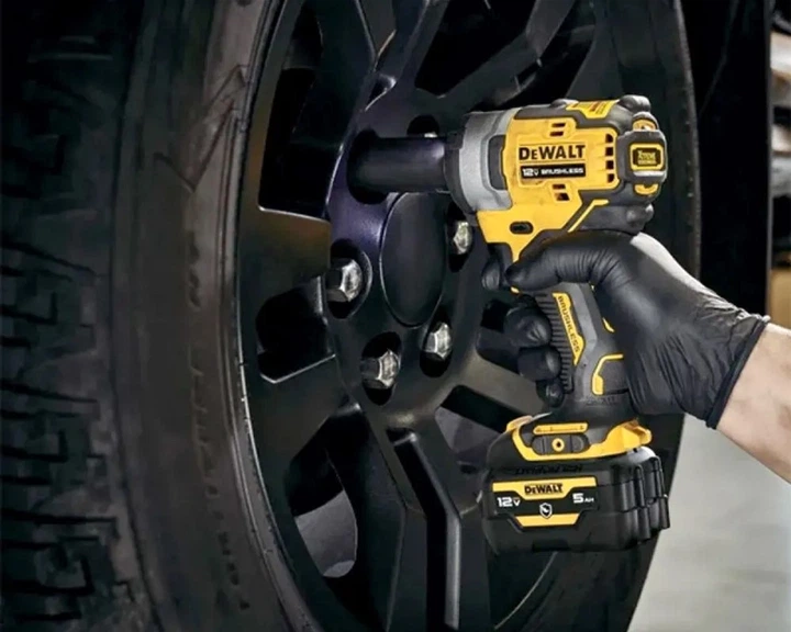 Гайковерт ударный аккумуляторный DeWALT DCF903P1 - Фото 5 Гайковерт ударный аккумуляторный DeWALT DCF903P1 - изображение 5