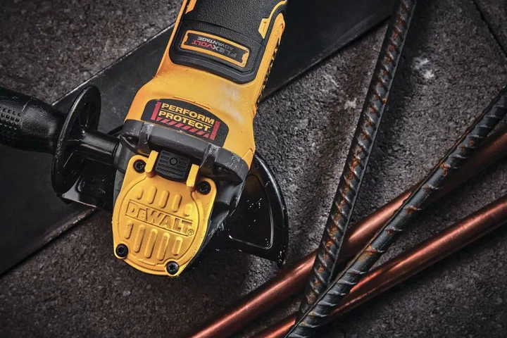 Аккумуляторная угловая шлифовальная машина DeWALT DCG409T1 - изображение 4