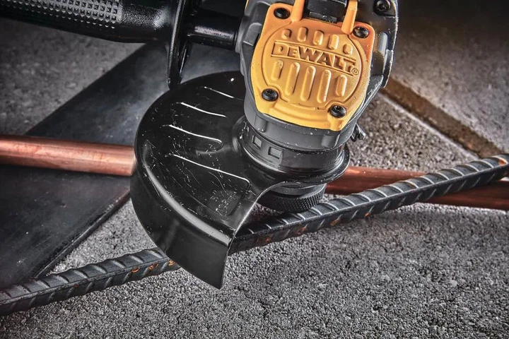 Аккумуляторная угловая шлифовальная машина DeWALT DCG409T1 - изображение 6