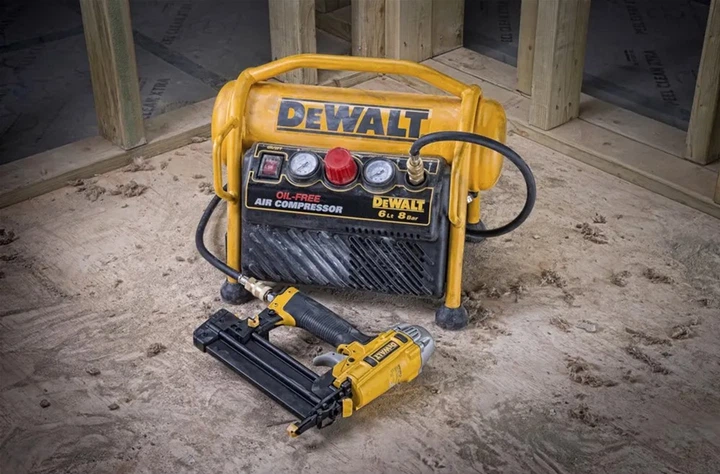 Компрессор воздушный безмасляный поршневой поршневой DeWALT DPC6MRC 6 л, 1.1 кВт - Фото 4 Компрессор воздушный безмасляный поршневой поршневой DeWALT DPC6MRC 6 л, 1.1 кВт - изображение 4