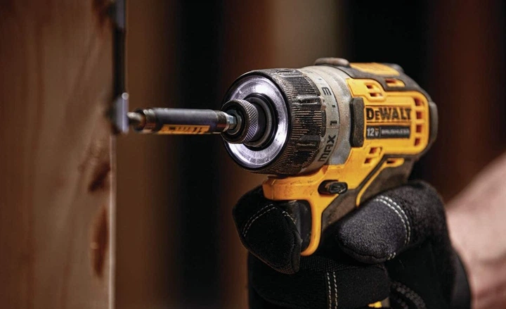 Акумуляторний дриль-шурупокрут DeWALT DCD703NT - зображення 4