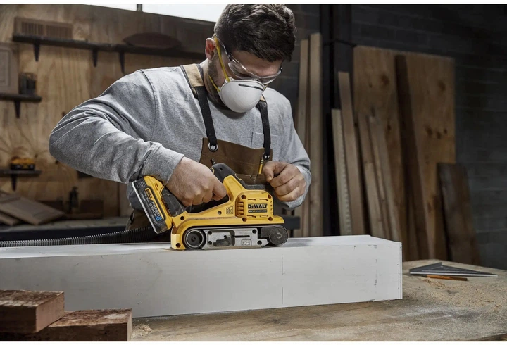 Аккумуляторная ленточная шлифмашина DeWALT DCW220N - изображение 9