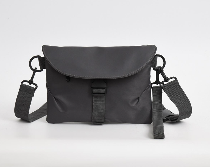 Жіноча нейлонова сумка-клатч 26х17х2 см — сіра багатофункціональна сумка через плече - Фото 6 Жіноча нейлонова сумка-клатч 26х17х2 см — сіра багатофункціональна сумка через плече - зображення 6