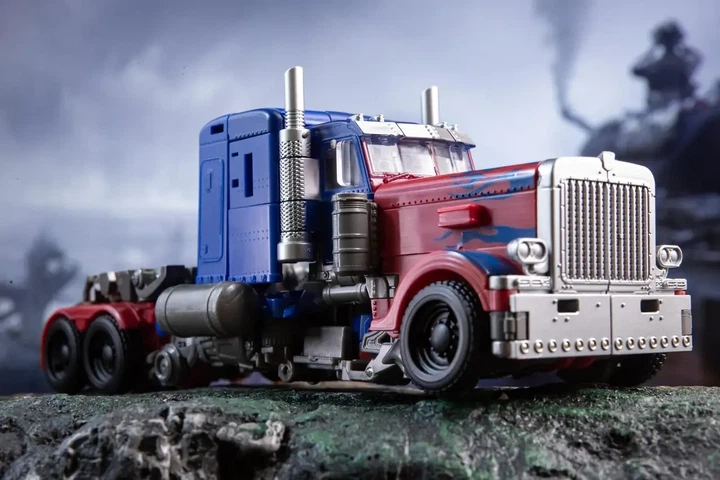 Робот-трансформер Оптімус Прайм 17,5 см з кінофільму Трансформери - Optimus Prime, TW-1022 - Фото 3 Робот-трансформер Оптімус Прайм 17,5 см з кінофільму Трансформери - Optimus Prime, TW-1022 - изображение 3
