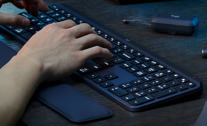 Бездротова клавіатура Logitech MX Keys S Advanced Wireless Illuminated with PALMREST Graphite (920-011589) - зображення 5