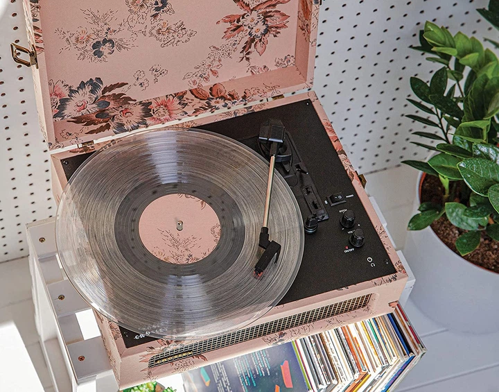 Проигрыватель винила Crosley Voyager Floral c Bluetooth - Фото 7 Проигрыватель винила Crosley Voyager Floral c Bluetooth - изображение 7