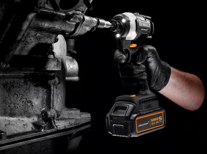 Набір акумуляторних інструментів 2 в 1 DeWalt McLaren F1 Team Limited Edition (DCK200MP2T) - Фото 17 Набір акумуляторних інструментів 2 в 1 DeWalt McLaren F1 Team Limited Edition (DCK200MP2T) - изображение 17