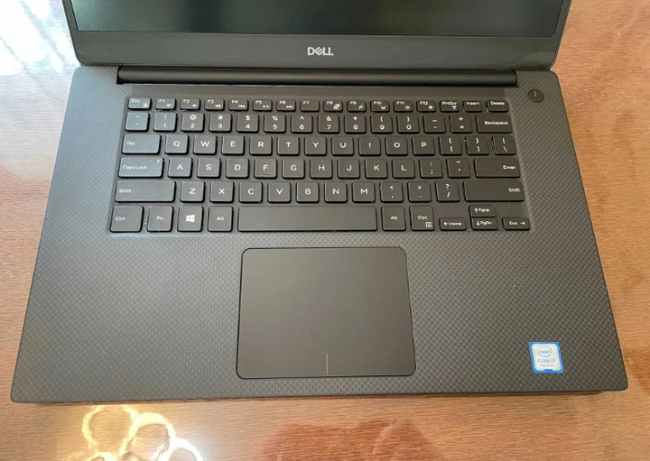 Игровой ноутбук Dell XPS 9570 / 15.6" (1920x1080) IPS / Intel Core i7-8750H (6 (12) ядер по 2.2 - 4.1 GHz) / 16 GB DDR4 / 256 GB SSD / nVidia GeForce GTX 1050 Ti, 4 GB GDDR5, 128-bit / WebCam б/у - Фото 5 Игровой ноутбук Dell XPS 9570 / 15.6" (1920x1080) IPS / Intel Core i7-8750H (6 (12) ядер по 2.2 - 4.1 GHz) / 16 GB DDR4 / 256 GB SSD / nVidia GeForce GTX 1050 Ti, 4 GB GDDR5, 128-bit / WebCam б/у - изображение 5