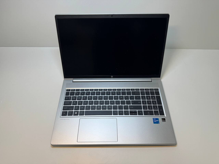 Ультрабук HP EliteBook 650 G9 / 15.6" (1920x1080) IPS / Intel Core i5-1245U (10 (12) ядер по 1.2 - 4.4 GHz) / 16 GB DDR4 / 256 GB SSD / Intel Iris Xe Graphics / WebCam / TouchID б/у - Фото 2 Ультрабук HP EliteBook 650 G9 / 15.6" (1920x1080) IPS / Intel Core i5-1245U (10 (12) ядер по 1.2 - 4.4 GHz) / 16 GB DDR4 / 256 GB SSD / Intel Iris Xe Graphics / WebCam / TouchID б/у - изображение 2