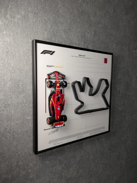 Лімітована Модель Bburago з Рамкою Тримачем 2в1 на Стіну або Полку з F1 Ferrari SF24 та 3D Трасою Qatar GP "Lusail International Circuit" / Сезон 2024 Season Model Car #16 Charles Leclerc / Шарль Леклер SF-24 - зображення 4