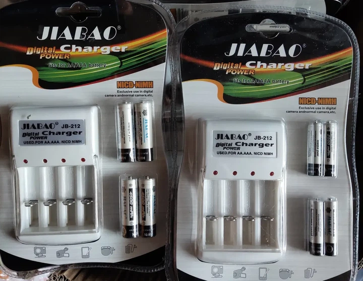 Комплект 4 шт акумулятори 4500mAh + зарядне Jiabao JB-212 AAA - зображення 4