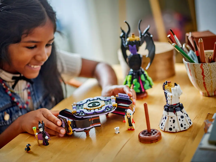 Zestaw klocków LEGO Disney Suknie Maleficent i Cruelli De Vil 524 elementy (43262) - obraz 9
