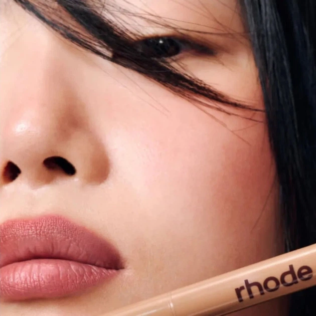 Контурный карандаш для губ Rhode Peptide Lip Shape The Contouring Lip Shaper Press Warm pinky mauve 7.5 г (850055527713) - Фото 3 Контурный карандаш для губ Rhode Peptide Lip Shape The Contouring Lip Shaper Press Warm pinky mauve 7.5 г (850055527713) - изображение 3