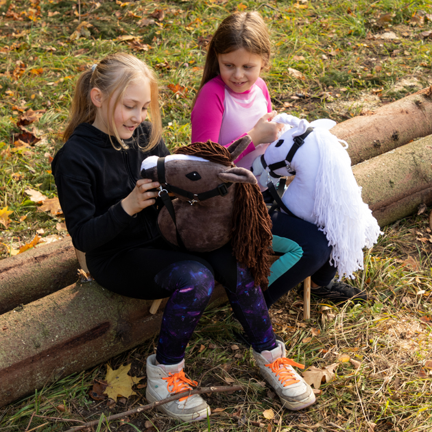 Duży koń na kiju Hobby Horse Skippi z kantarem i wodzami Kasztanowaty (5906361450070) - obraz 11