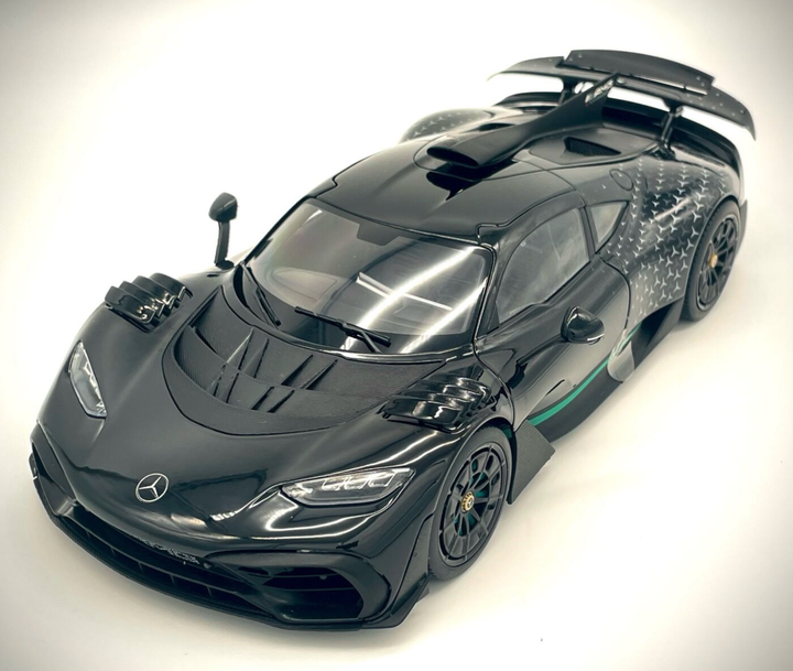 Модель автомобіля Mercedes-AMG ONE (C298) Hyper Black, Scale 1:18