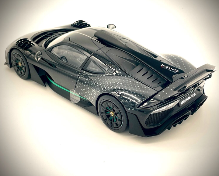 Модель автомобіля Mercedes-AMG ONE (C298) Hyper Black, Scale 1:18