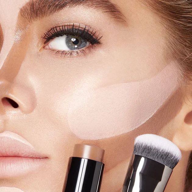 Кремовий скульптор Sculpting Touch Creamy Stick Contour, 200 Hazelnut - Фото 3 Кремовий скульптор Sculpting Touch Creamy Stick Contour, 200 Hazelnut - изображение 3