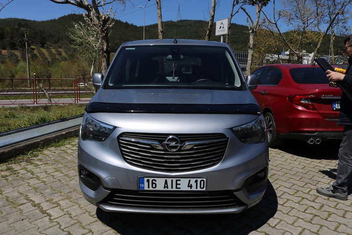Дефлектор капота EuroCap для Opel Combo 2019 года и новее - изображение 4