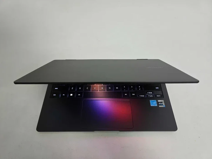 Ноутбук Samsung Galaxy Book 3 (2024) I7 1360P/RAM 16GB/SSD 512GB/OLED Б\В - зображення 5