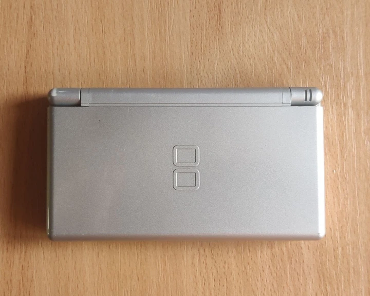 Портативна консоль Nintendo DS Lite (колір Срібло) (DSLiteSilver1