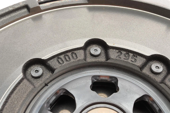 Демпфер зчеплення VW Golf VI/Passat/Touran/Audi Q3/Skoda Octavia 2.0TDI 04- 240mm 415 0586 10 LuK - зображення 7