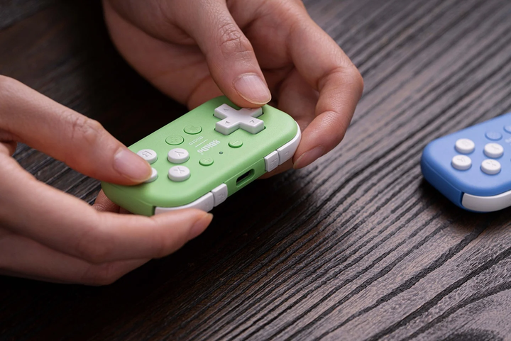 Kontroler bezprzewodowy 8BitDo Micro Bluetooth Gamepad Green (6922621503583) - obraz 10