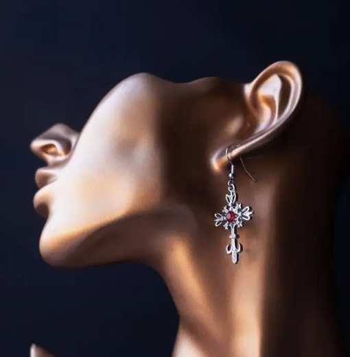 Серьги Fashion Jewerly ажурные кресты с красным камнем в готическом стиле y2k серебристые (SVS) - Фото 3 Серьги Fashion Jewerly ажурные кресты с красным камнем в готическом стиле y2k серебристые (SVS) - изображение 3