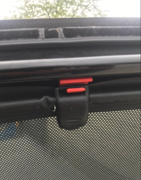 Крючок солнцезащитной шторки Renault Scenic 3 - изображение 3