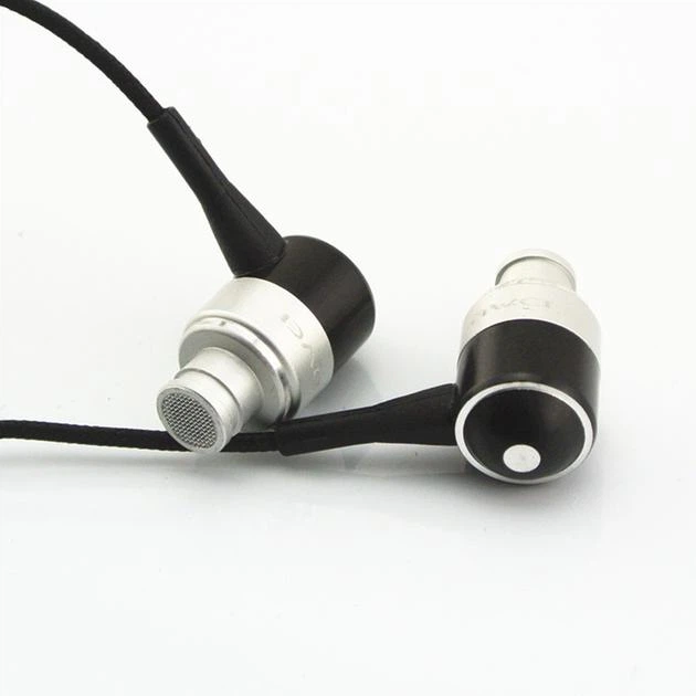 Проводные вакуумные наушники AWEI ES-Q3, 3.5mm, 1.2m, silver - изображение 3